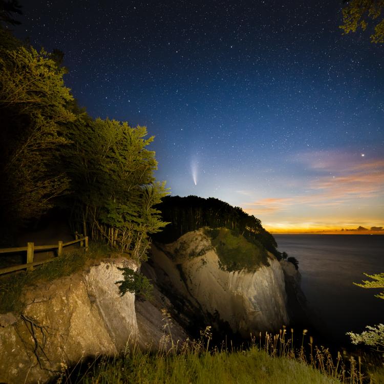 Kometen over Møns Klint